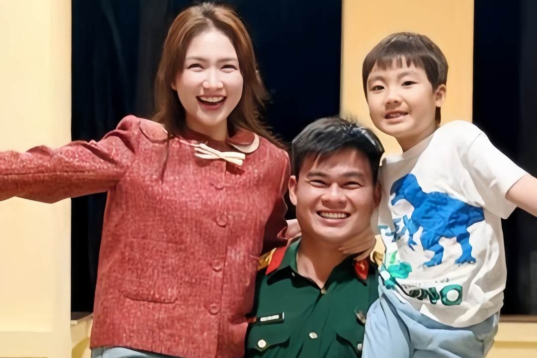 Hòa Minzy khoe clip gia đình Đại úy Thăng Văn Cương sang nhà 'thưa chuyện'