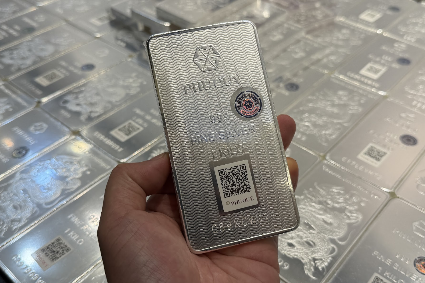 Giá bạc hôm nay 20/3/2026 sập mạnh, về sát mốc 70 triệu đồng/kg