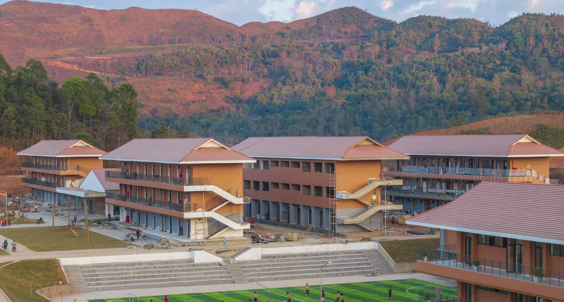 Khởi công đồng loạt 121 trường nội trú liên cấp tại các xã biên giới