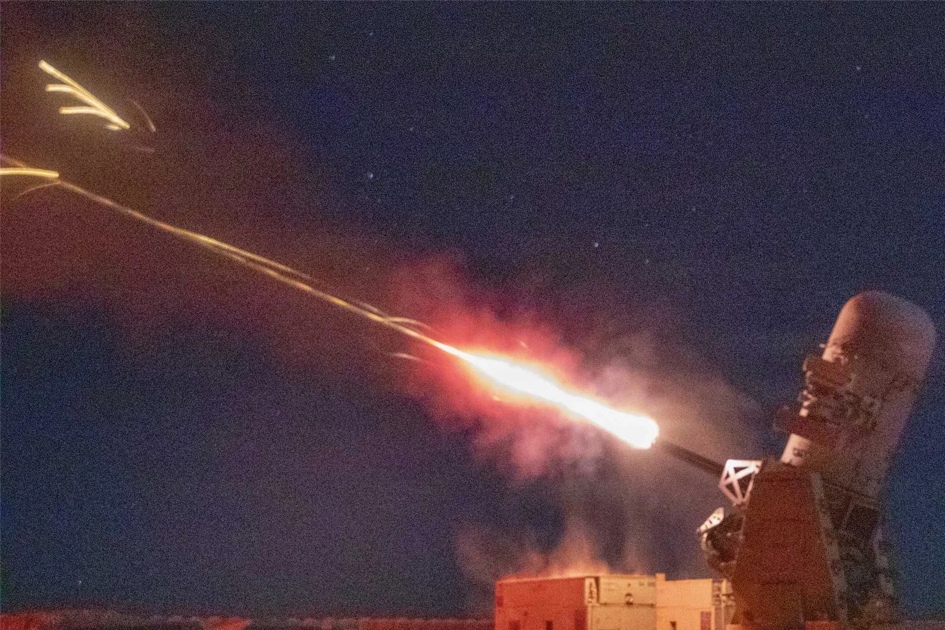 C-RAM bắn 4.500 phát/phút, 'lá chắn thép' tiêu diệt drone, rocket trong chớp mắt