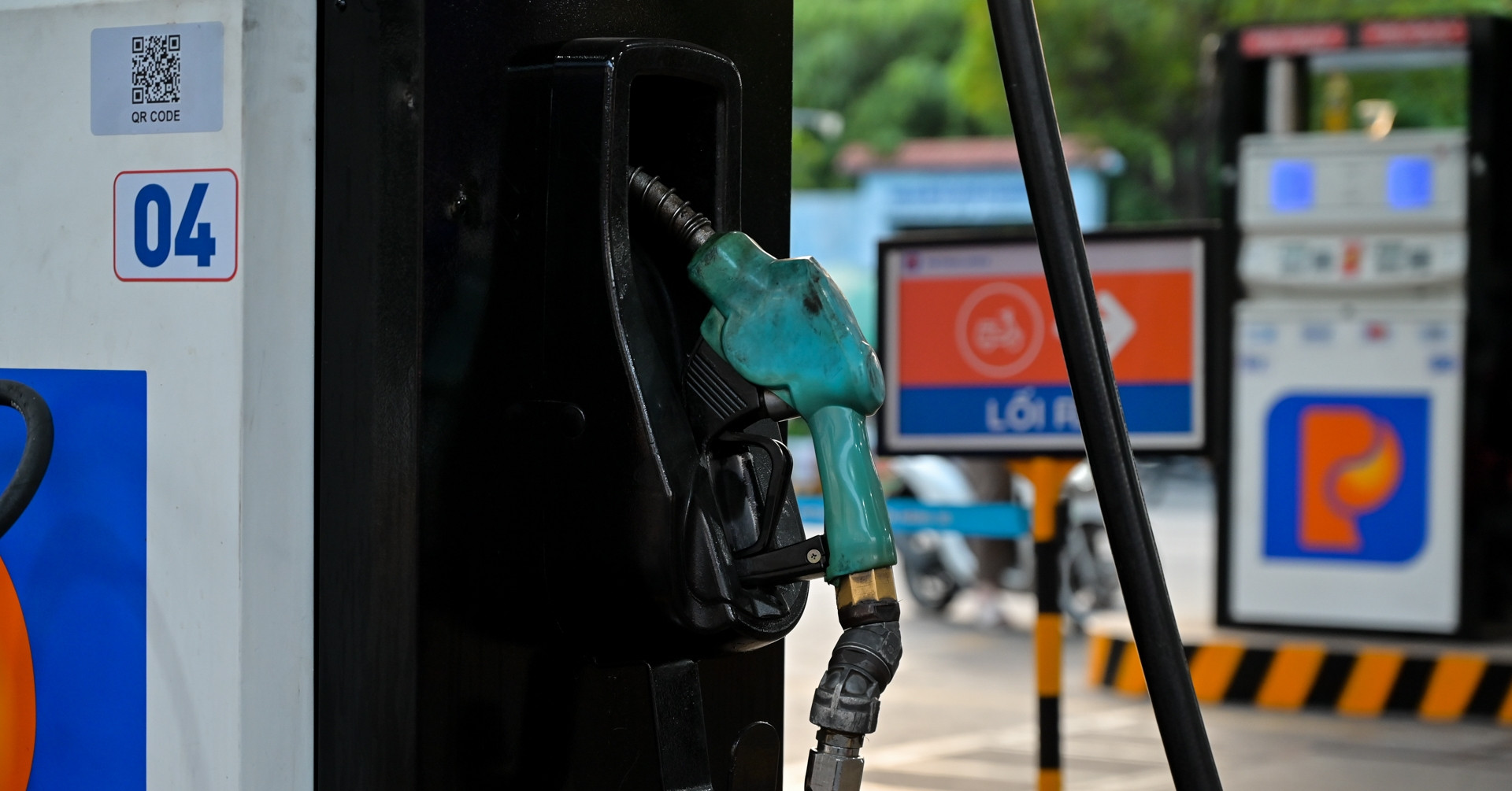 Giá xăng dầu tăng mạnh từ 23h hôm nay, có loại đắt thêm gần 8.000 đồng/lít