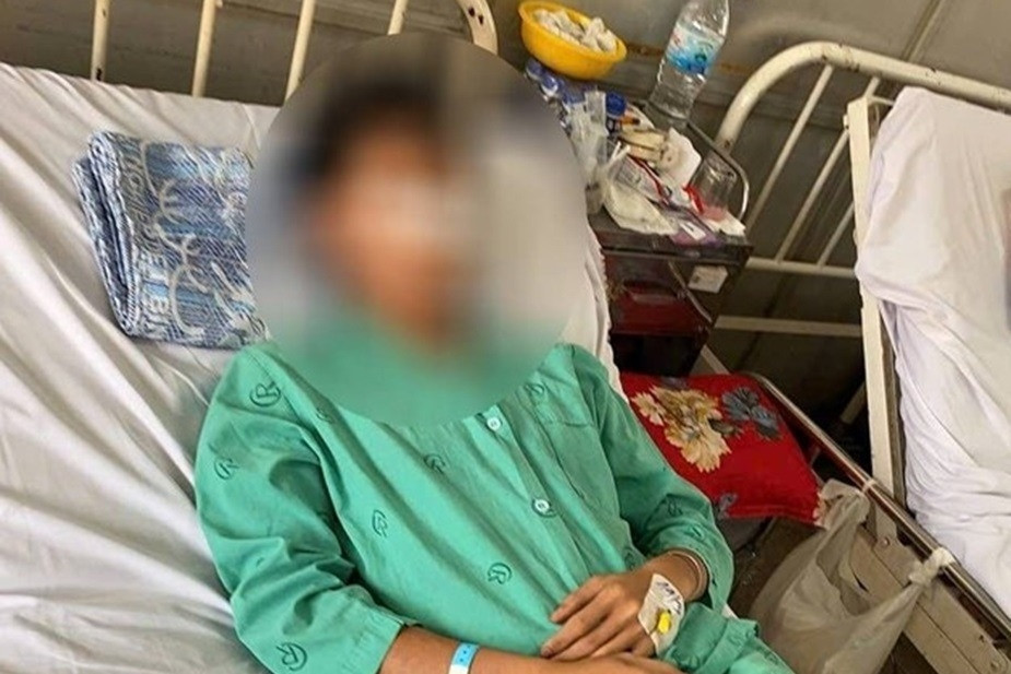 Nam sinh lớp 11 ở TPHCM bị đánh hội đồng đến mức gãy mũi