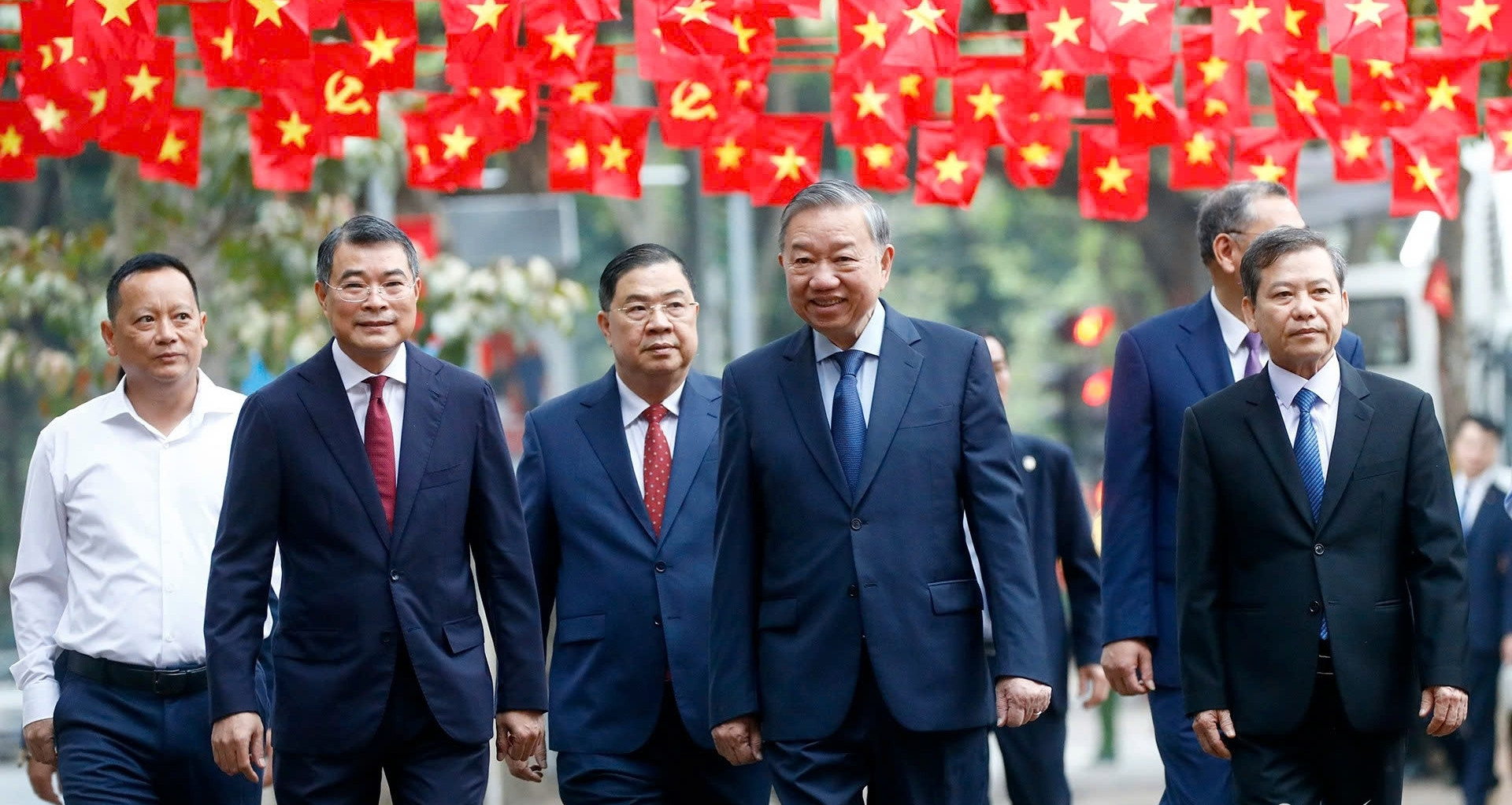 Ngày hội non sông và trọng trách trước nhân dân