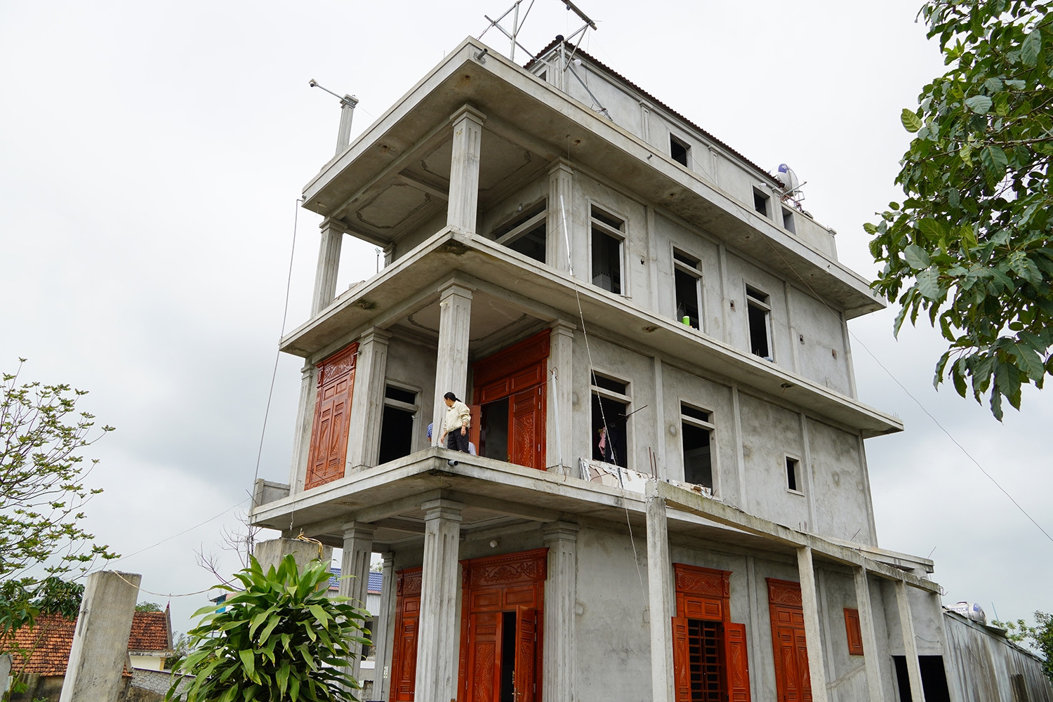 Người đàn ông mù bán tăm bông dạo, xây nhà tiền tỷ ở Nghệ An gây xôn xao