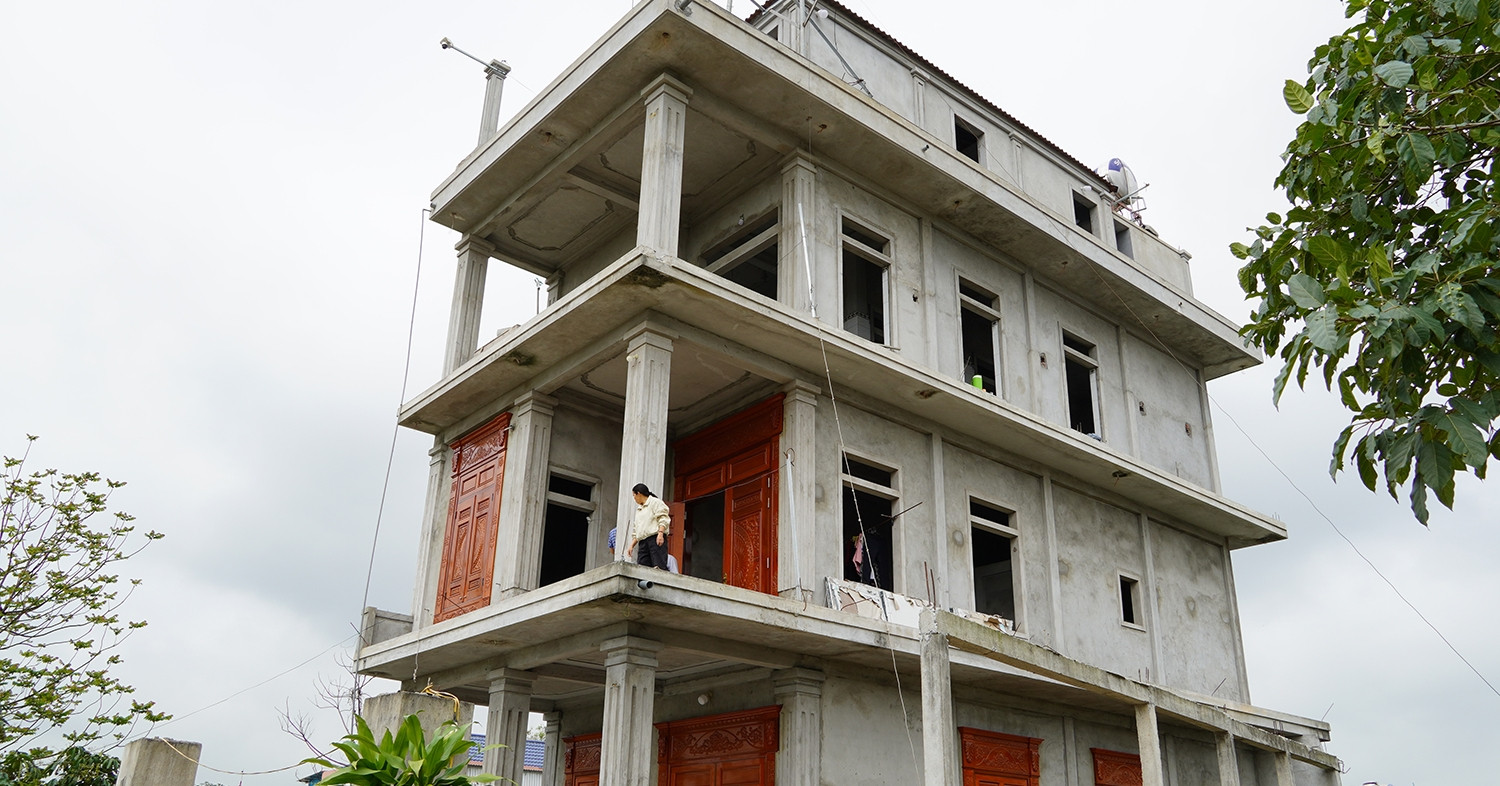 Người đàn ông mù bán tăm bông dạo, xây nhà tiền tỷ ở Nghệ An gây xôn xao