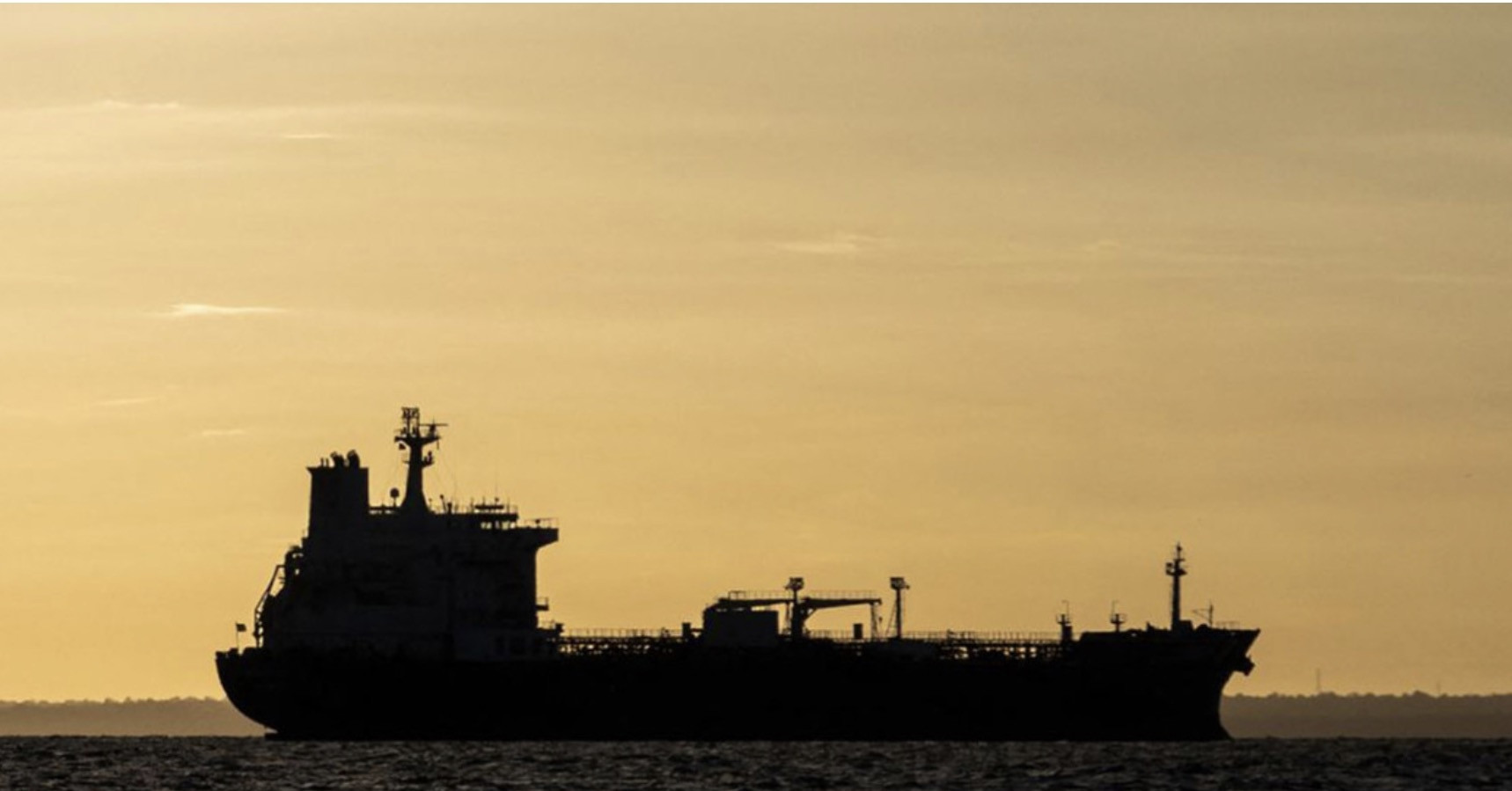 Tàu chở hàng trăm thùng dầu Nga đang hướng về Cuba