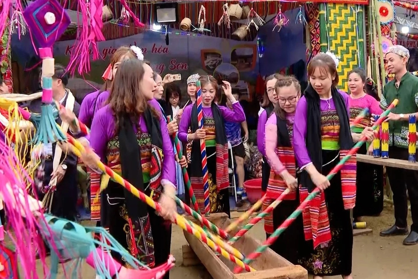 Thanh Hóa: Lần đầu lễ hội Mường Ca Da bắn pháo hoa phục vụ du khách