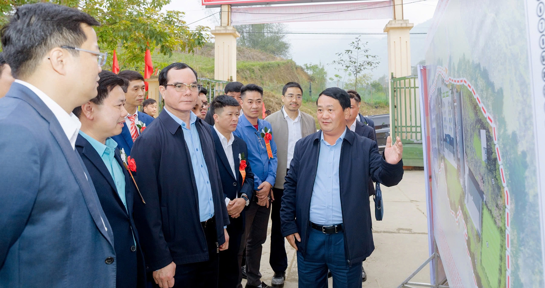 Thứ trưởng thường trực Bộ Dân tộc và Tôn giáo dự khởi công trường nội trú liên cấp tại Tuyên Quang