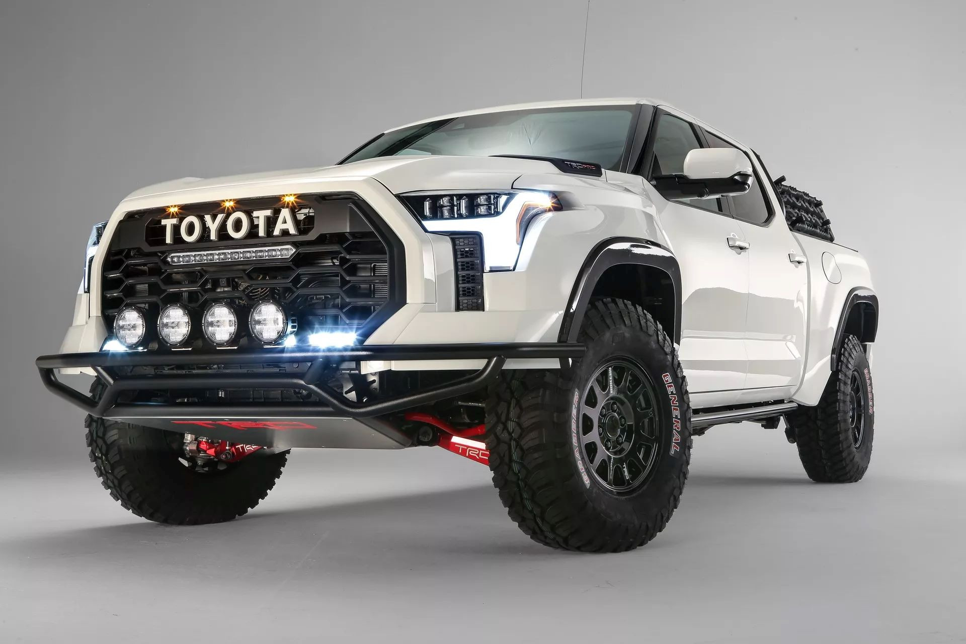 https://static-images.vnncdn.net/vps_images_publish/000001/000003/2026/3/19/toyota-trd-desert-chase-tundra-19-1-2270.jpg