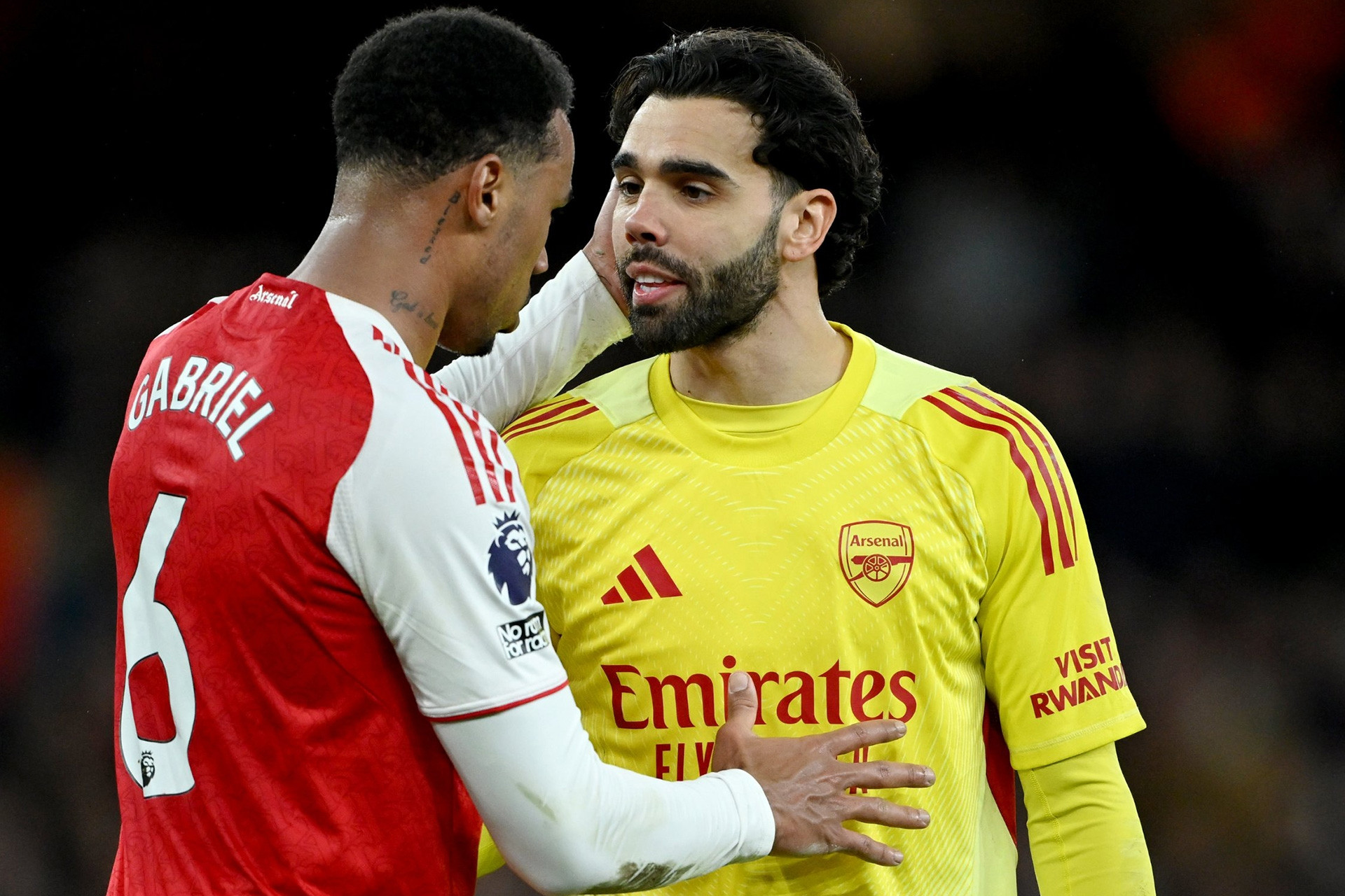 Arsenal thắng nghẹt thở Chelsea: Bóng chết và ‘siêu nhân’ Raya