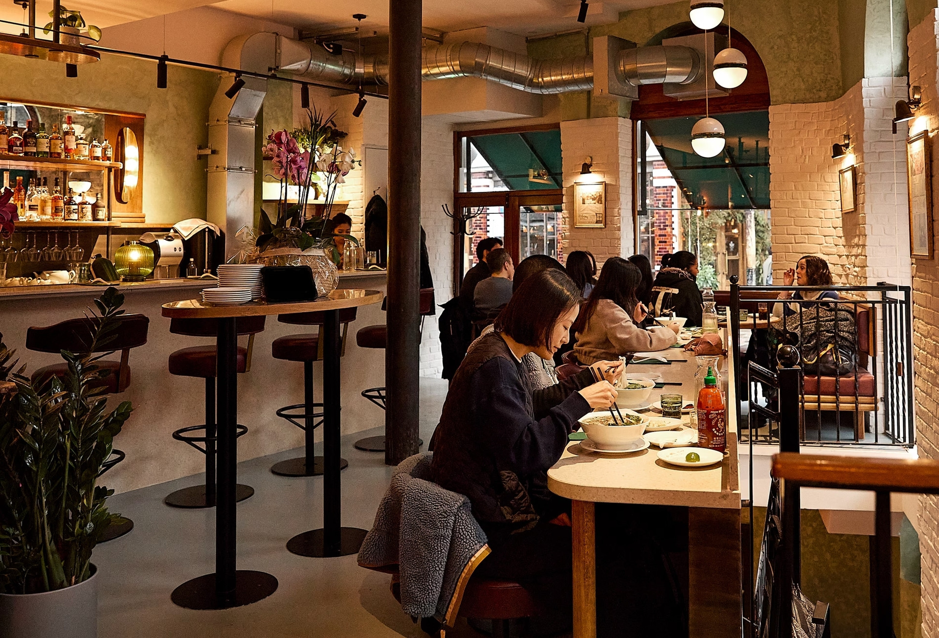  Quán Việt ở Anh bán phở bò 550.000 đồng/bát, đông khách suốt 24 năm 