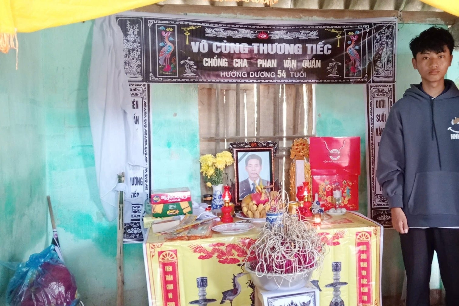 Cha mất, anh bệnh, không nhà cửa, cậu bé 17 tuổi chênh vênh giữa cuộc đời