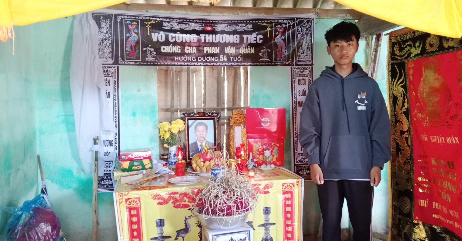 Cha mất, anh bệnh, không nhà cửa, cậu bé 17 tuổi chênh vênh giữa cuộc đời