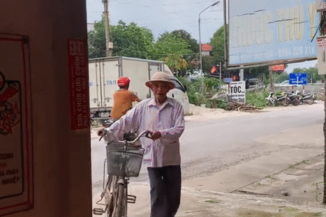 Cụ ông 105 tuổi ở Bắc Ninh đạp xe thể dục mỗi ngày, nhớ hết tên con cháu