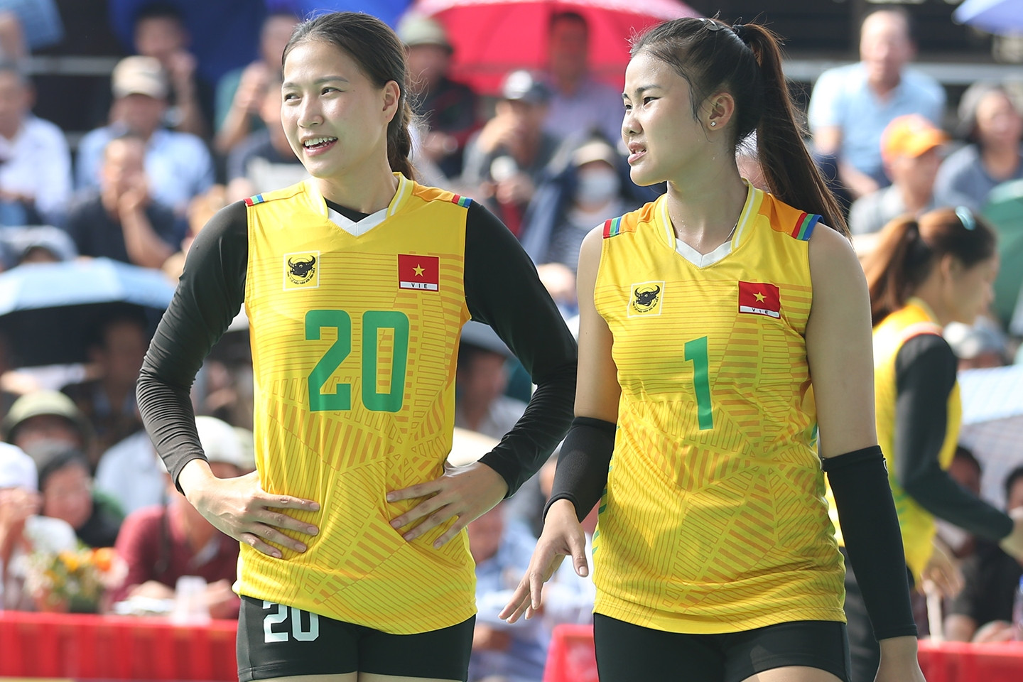 Dàn hoa khôi bóng chuyền Việt Nam gây sốt ở giải hội làng Bắc Ninh