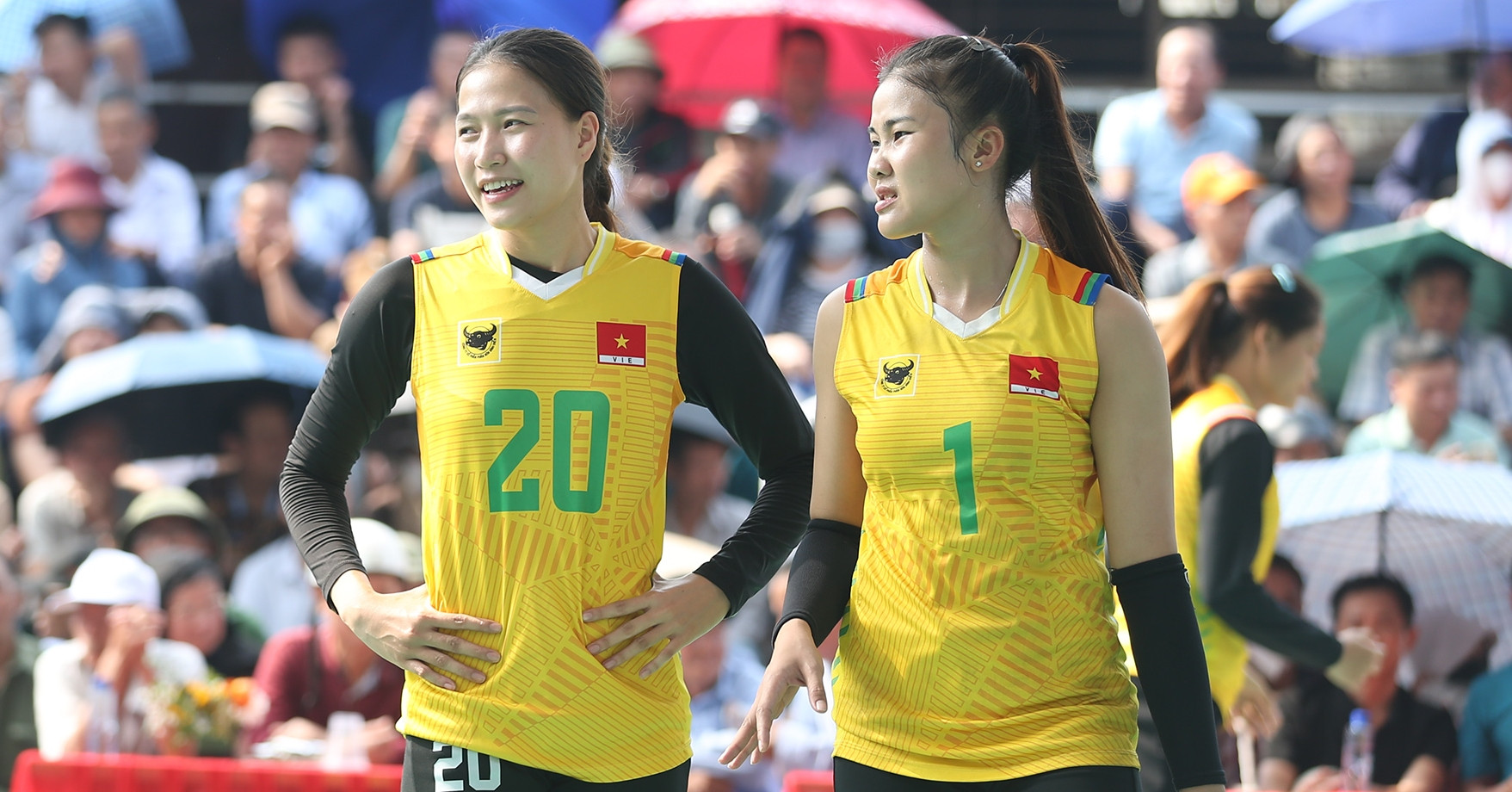 Dàn hoa khôi bóng chuyền Việt Nam gây sốt ở giải hội làng Bắc Ninh