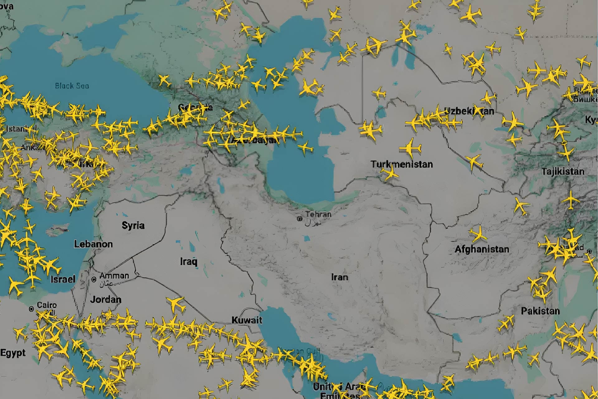 Không phận Trung Đông tê liệt: Hàng nghìn chuyến bay hủy, giá vé có thể tăng sốc