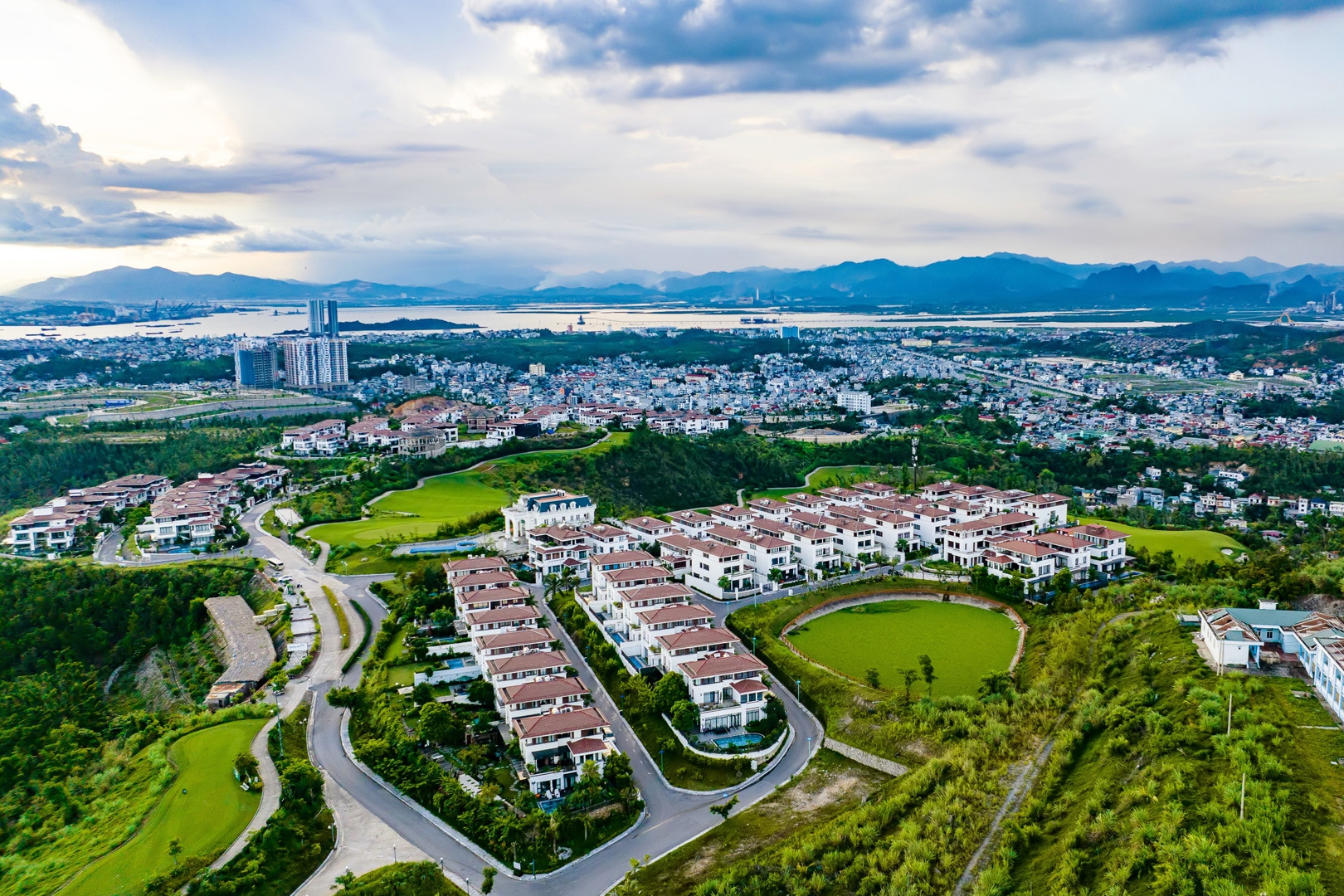 Lãi suất vọt lên 13-14%, doanh nghiệp địa ốc lo thị trường 'sốc nhiệt'