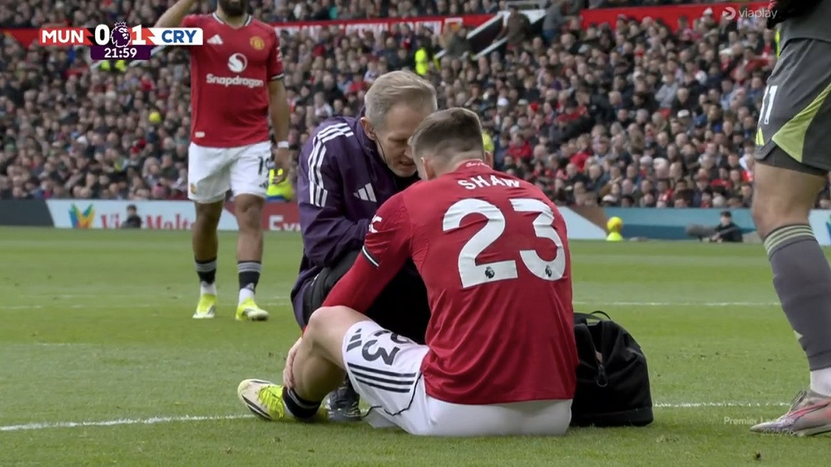 luke shaw the touchline.jpg