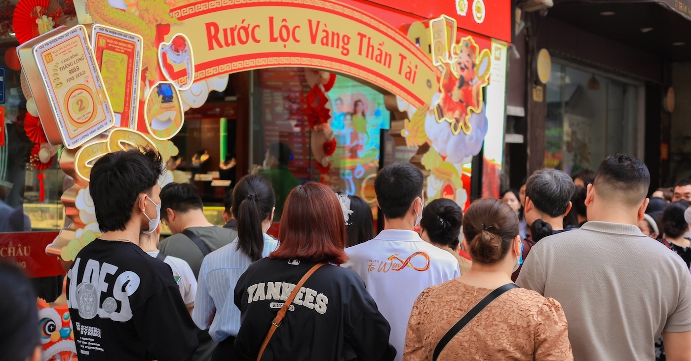 Vàng lên sát 191 triệu đồng/lượng, chen nhau đi...