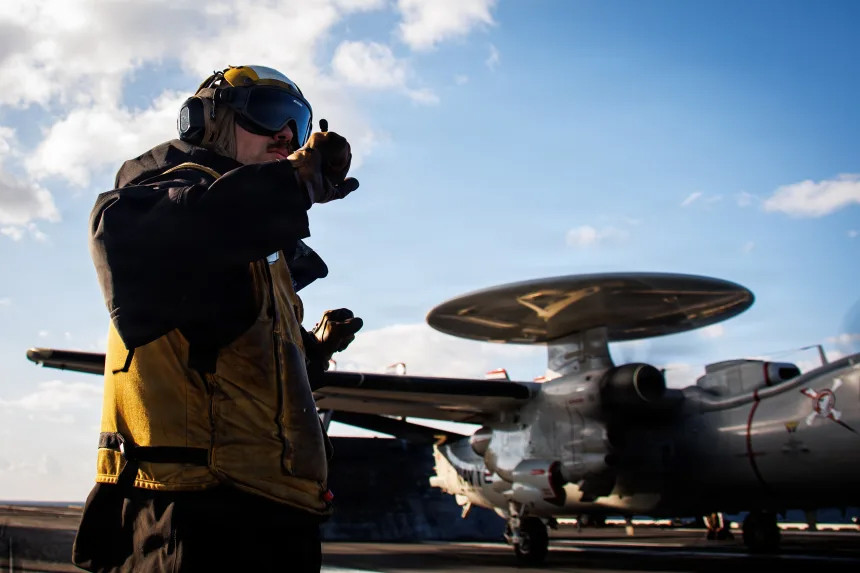 may bay E 2D Hawkeye.jpg