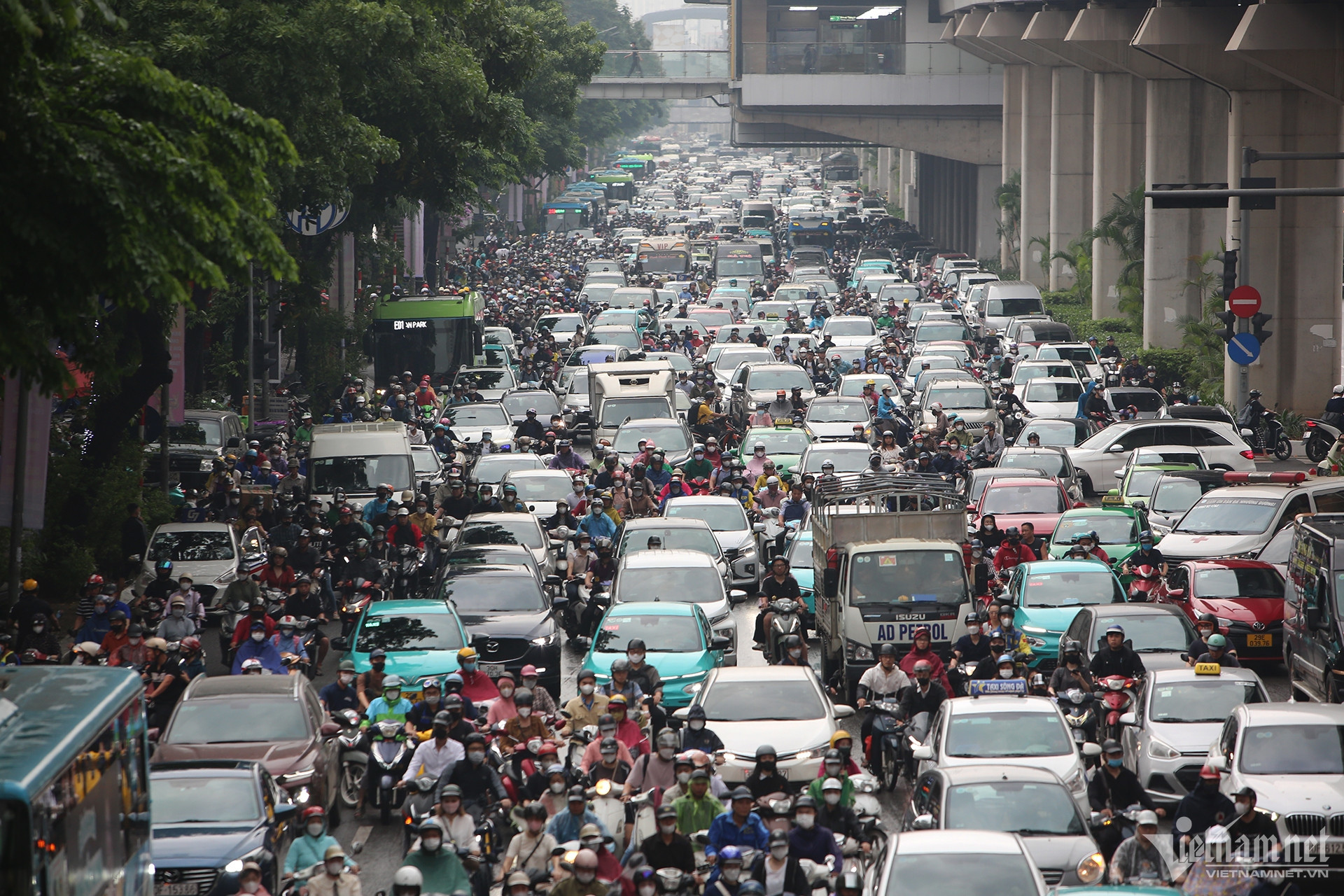 Mở rộng loạt tuyến đường nội đô Hà Nội: Không thể chỉ nghĩ cho ô tô