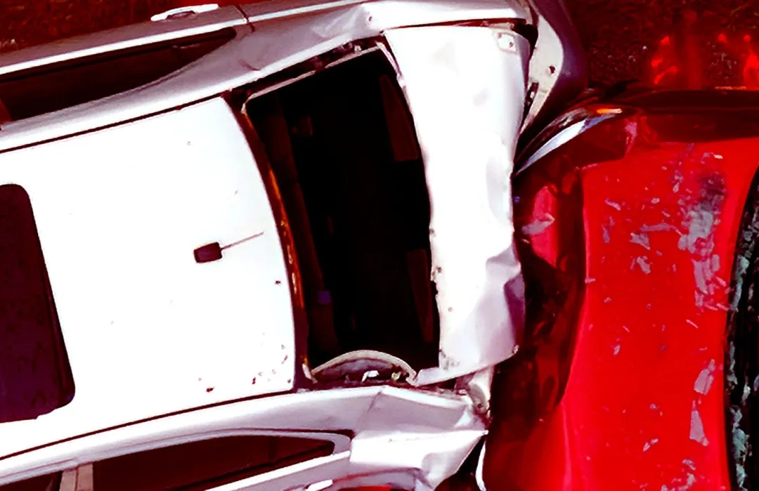 Nếu chẳng may gặp tai nạn ô tô, đừng mắc những sai lầm này