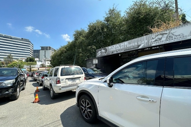 Ngày đầu cấp đăng kiểm điện tử ở TPHCM: Hệ thống 'nghẽn', ô tô xếp hàng dài chờ đợi