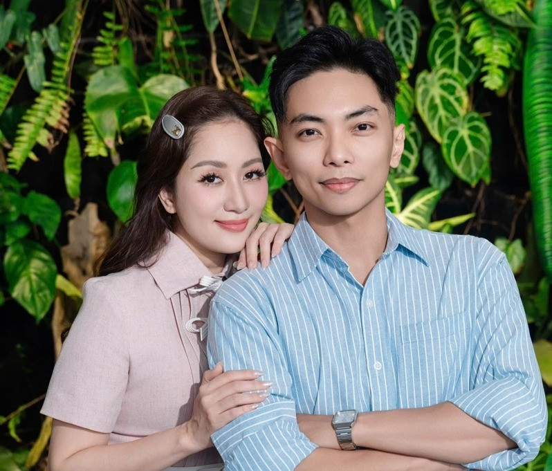 Phan Hiển nịnh vợ Khánh Thi hết lời, NSND Việt Anh đưa vợ kém 36 tuổi đi du lịch