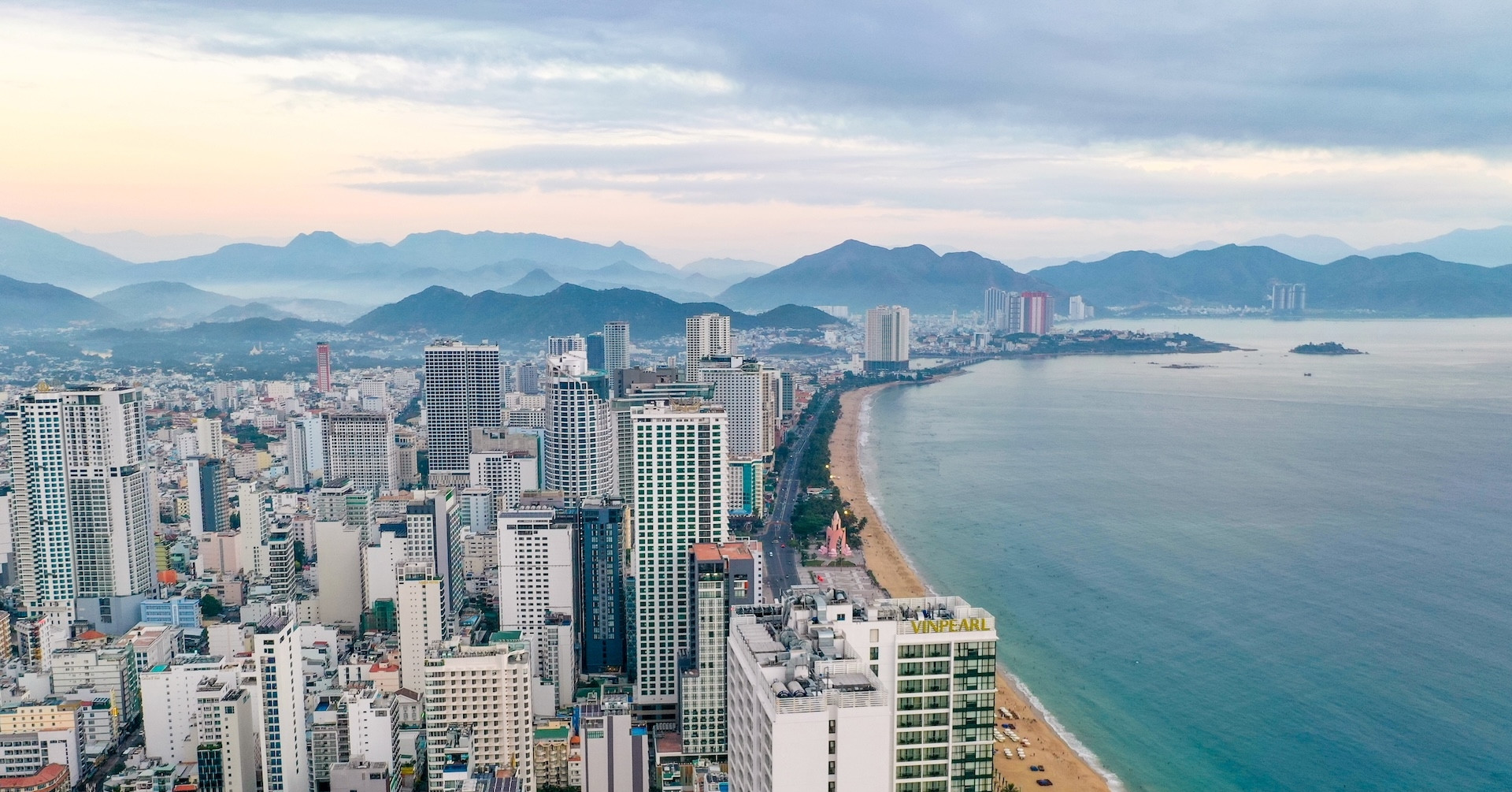 Tăng trưởng dựa vào đất: Khi đòn bẩy đã chạm ngưỡng