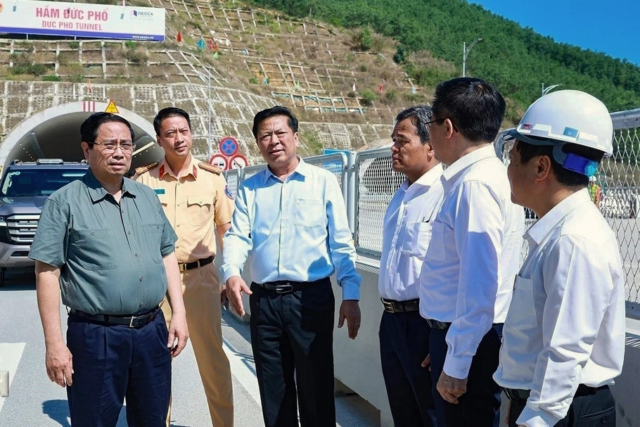 Thủ tướng Phạm Minh Chính kiểm tra các dự án giao thông tại khu vực miền Trung