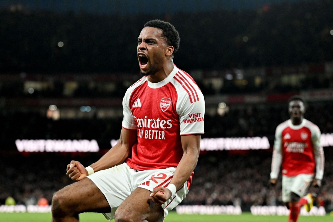  Arsenal đánh bại Chelsea nhờ bài đá phạt góc 