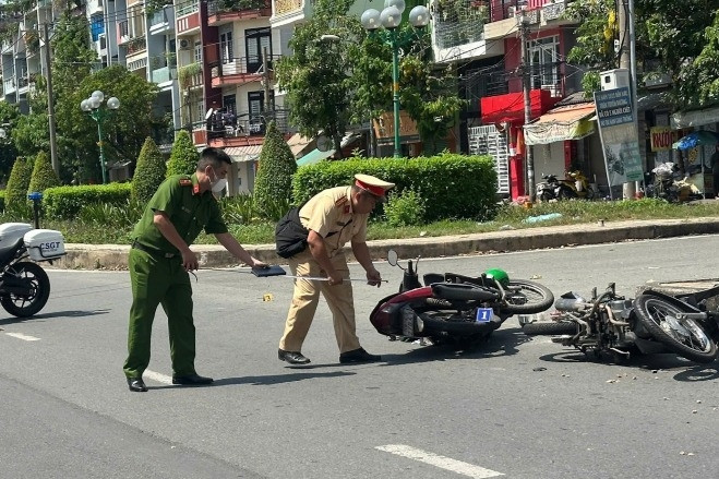  Va chạm xe công nghệ băng qua đường, một người tử vong ở TPHCM 