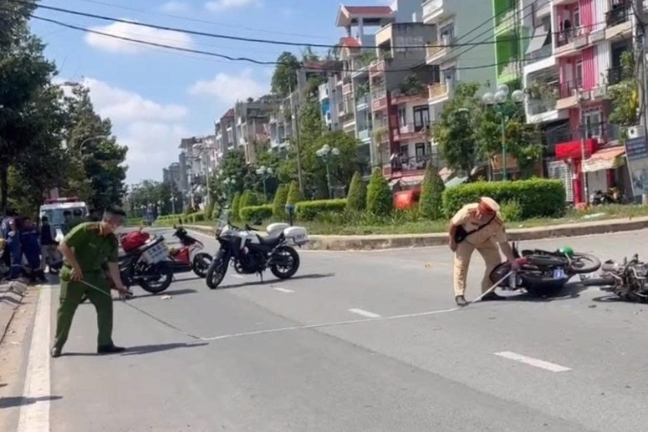 Va chạm xe công nghệ băng qua đường, một người tử vong ở TPHCM