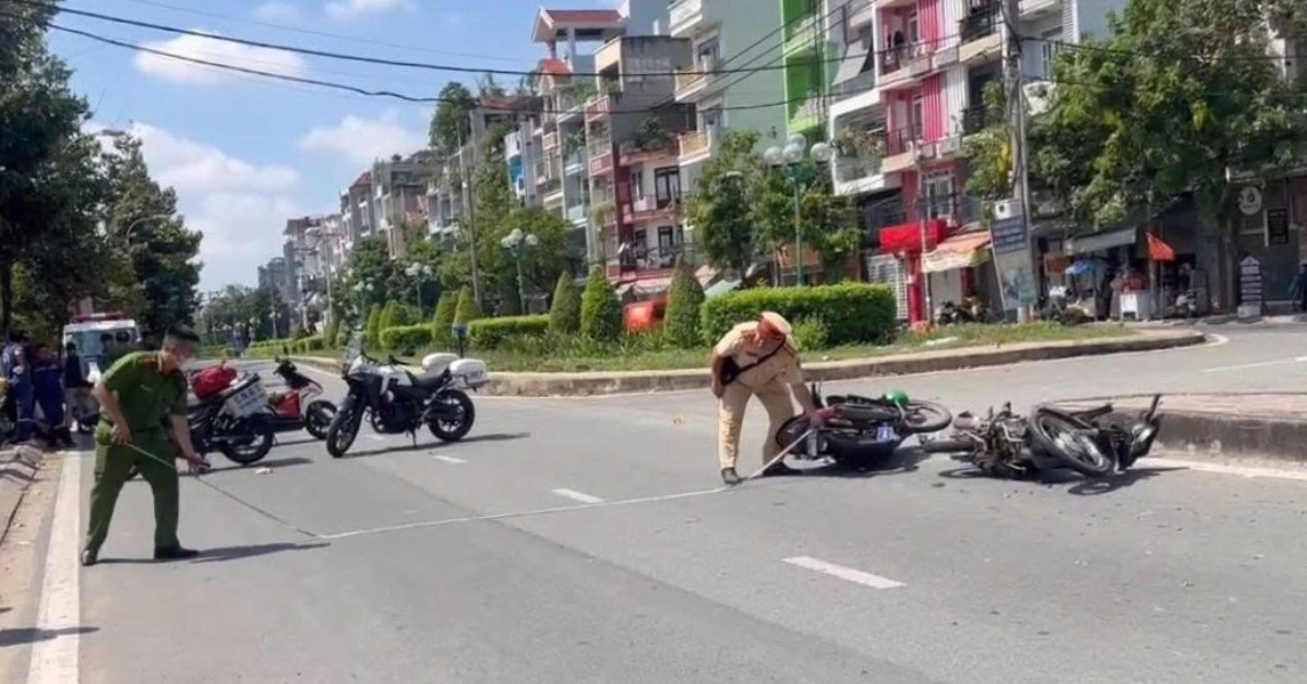Va chạm xe công nghệ băng qua đường, một người tử vong ở TPHCM