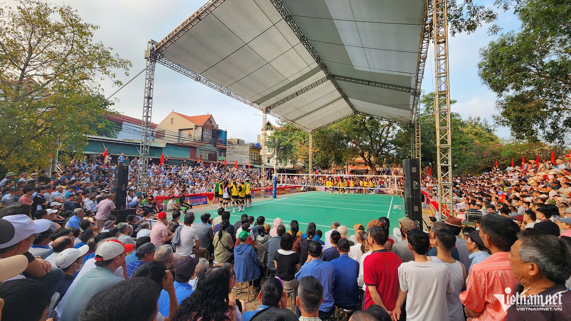 Tuyển thủ bóng chuyền 'càn quét' tiền thưởng tỉ đồng giải hội làng W-bong chuyen 1.jpg