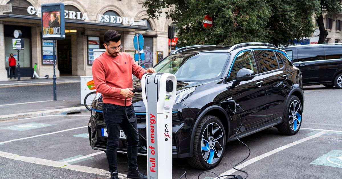 Xe hybrid sạc điện PHEV thực tế tốn xăng gấp 3 lần so với hãng công bố