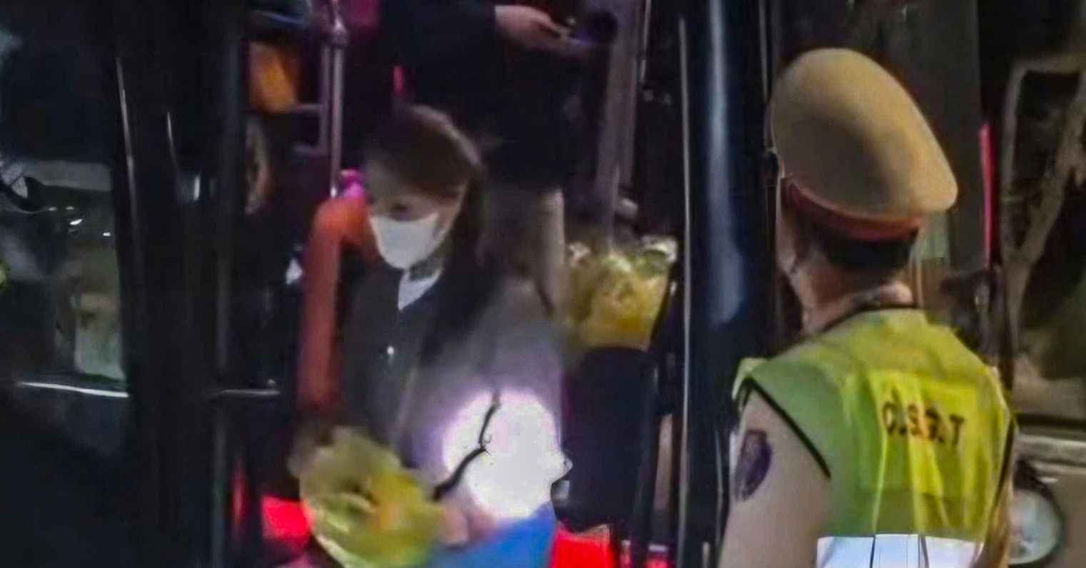 Xử phạt xe khách 38 chỗ chở 53 người trên quốc lộ 1 qua Đà Nẵng