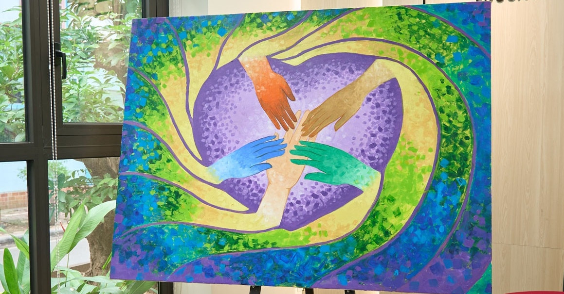 Bức tranh có hàng nghìn 'chấm chạm' bán với giá 25 triệu đồng