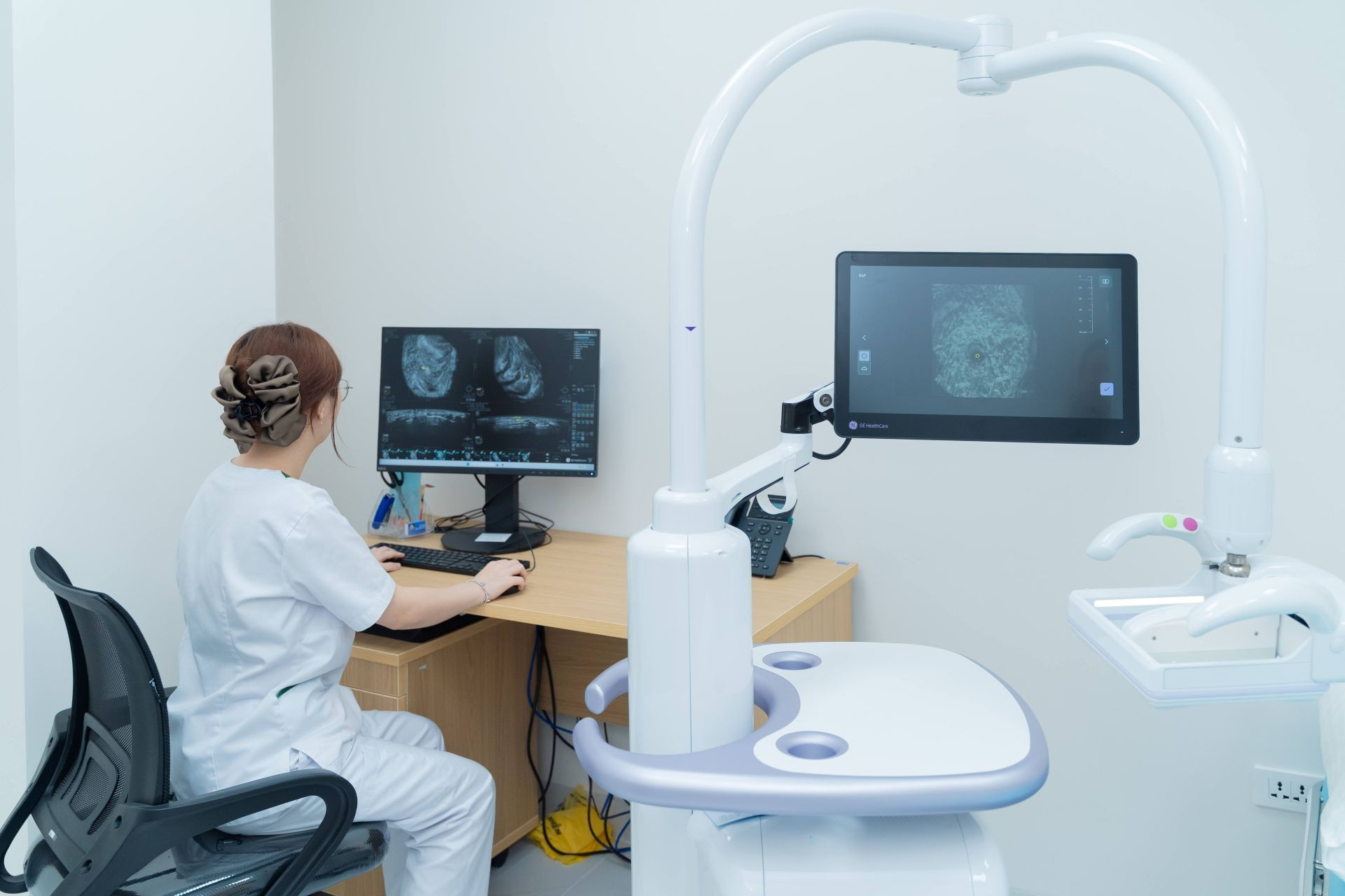 ‘Cặp mắt vàng’ trong tầm soát ung thư vú tại Bệnh viện Vinmec Ocean Park 2