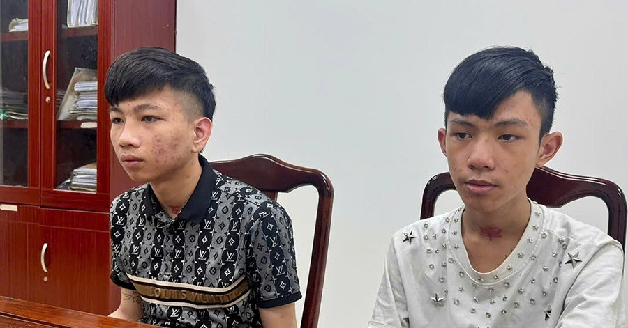Chém người giữa phố rồi trốn sang Campuchia, 2 thanh niên bị bắt