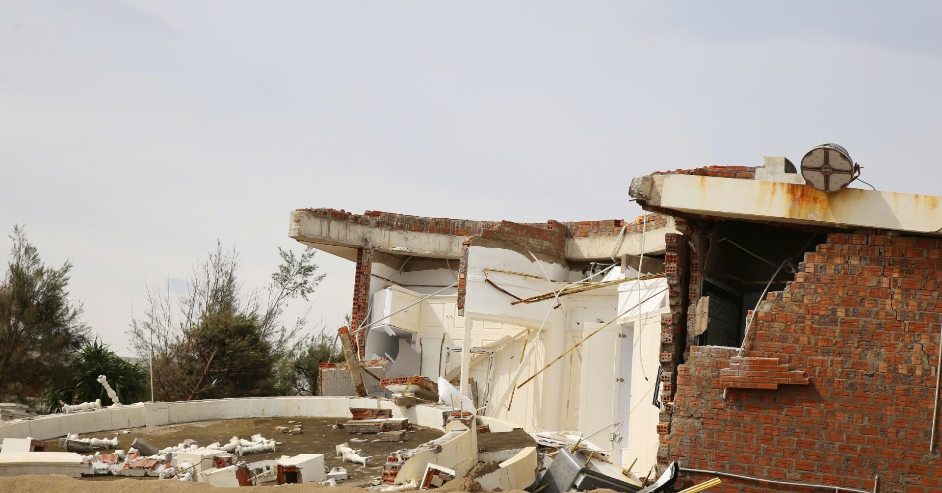 Hà Tĩnh ra lệnh mới cho chủ đầu tư dự án có loạt biệt thự gần bờ biển đổ sập