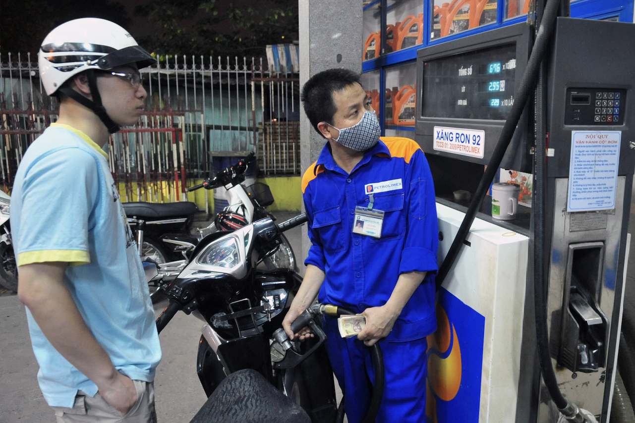 Giá xăng dầu có loại tăng gần 9.000 đồng/lít: Làm sao kiềm đà tăng sốc?
