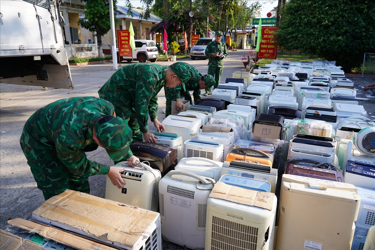 Phạt đến 75 triệu đồng nếu mang trái phép tiền tệ qua biên giới