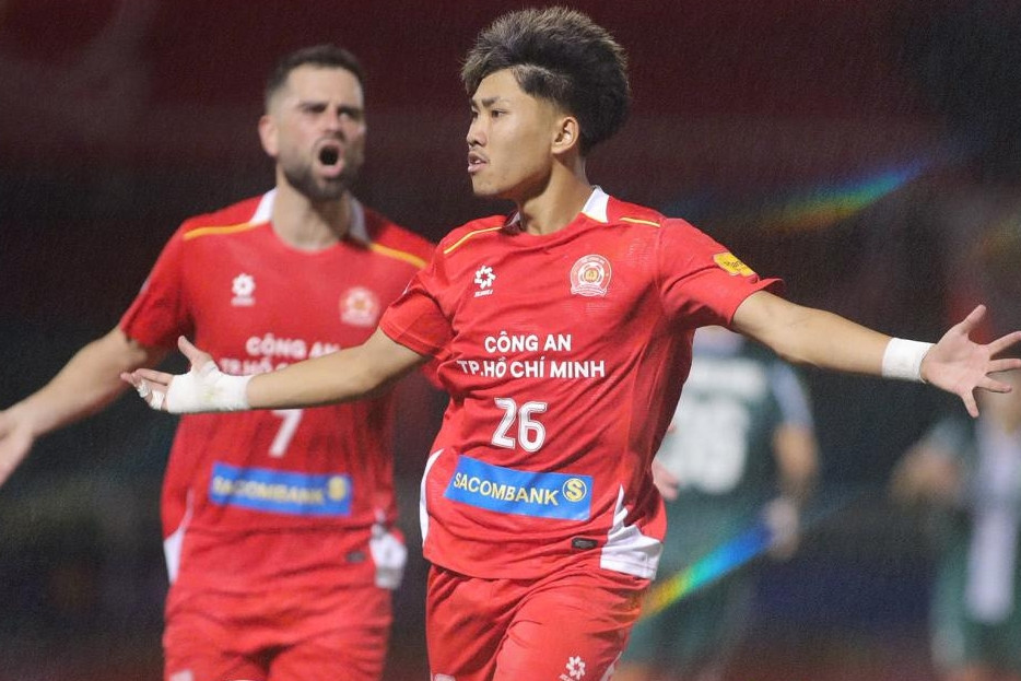 Tiến Linh chơi đẹp, Khoa Ngô đưa CA TPHCM vào bán kết Cúp QG