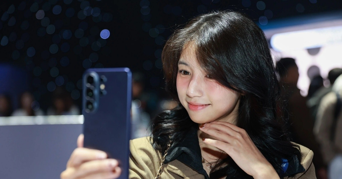 Tính năng mới trên Galaxy S26 Ultra: an tâm khi dùng điện thoại nơi công cộng