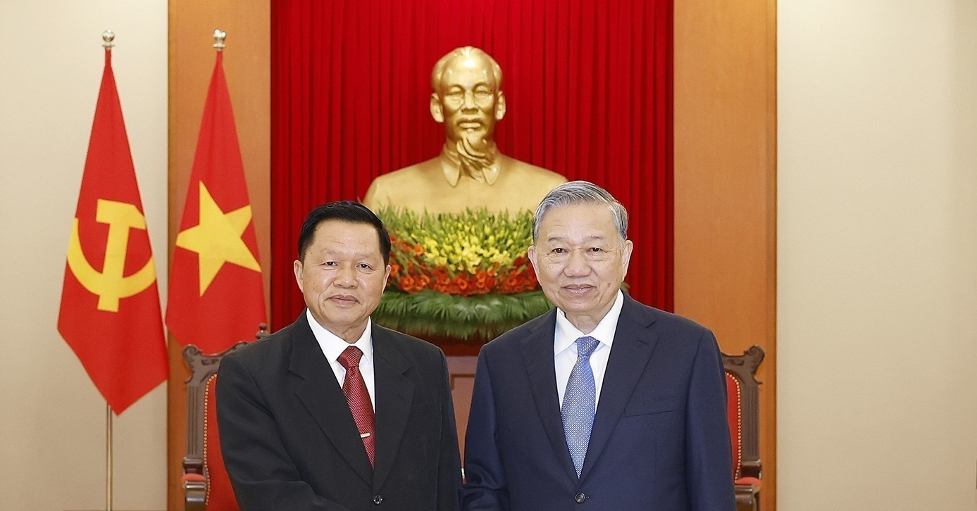 Tổng Bí thư tiếp Bộ trưởng Công an Lào