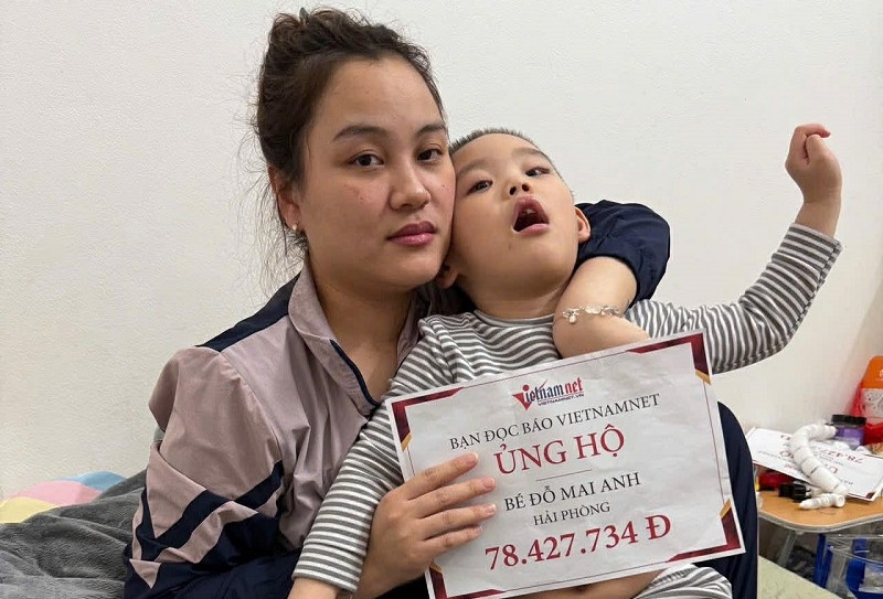 Trao hơn 78 triệu đồng đến bé Mai Anh ở Hải Phòng bị bại não bẩm sinh