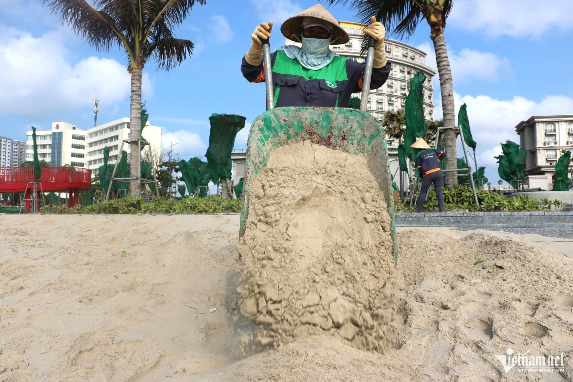 W-Cát biển tấn công công viên nghìn tỷ ở Vũng Tàu, sáng dọn chiều lại bị vùi lấp.6.JPG.jpg