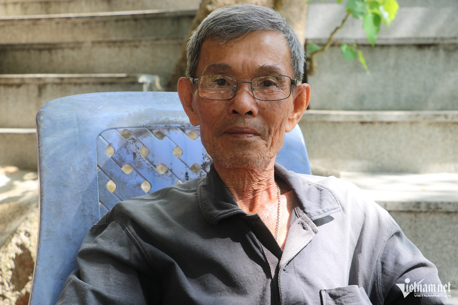 W-dấu chân bí ẩn trên đá ở núi chân tiên long điền tphcm.7.JPG.jpg